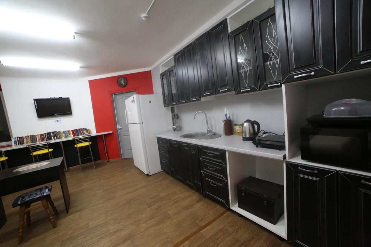 Cool Traveler Hostel Kiev Bagian luar foto